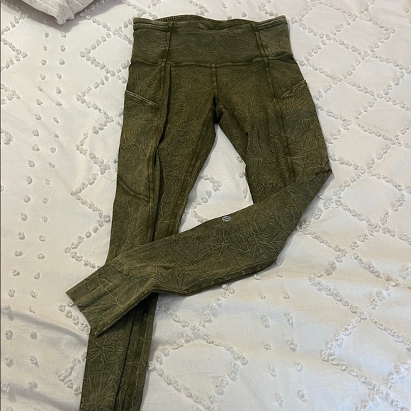 Lululemon leggings and Aeri Cream Pullover and Olive Green Leggings Set - Picture 5 of 8